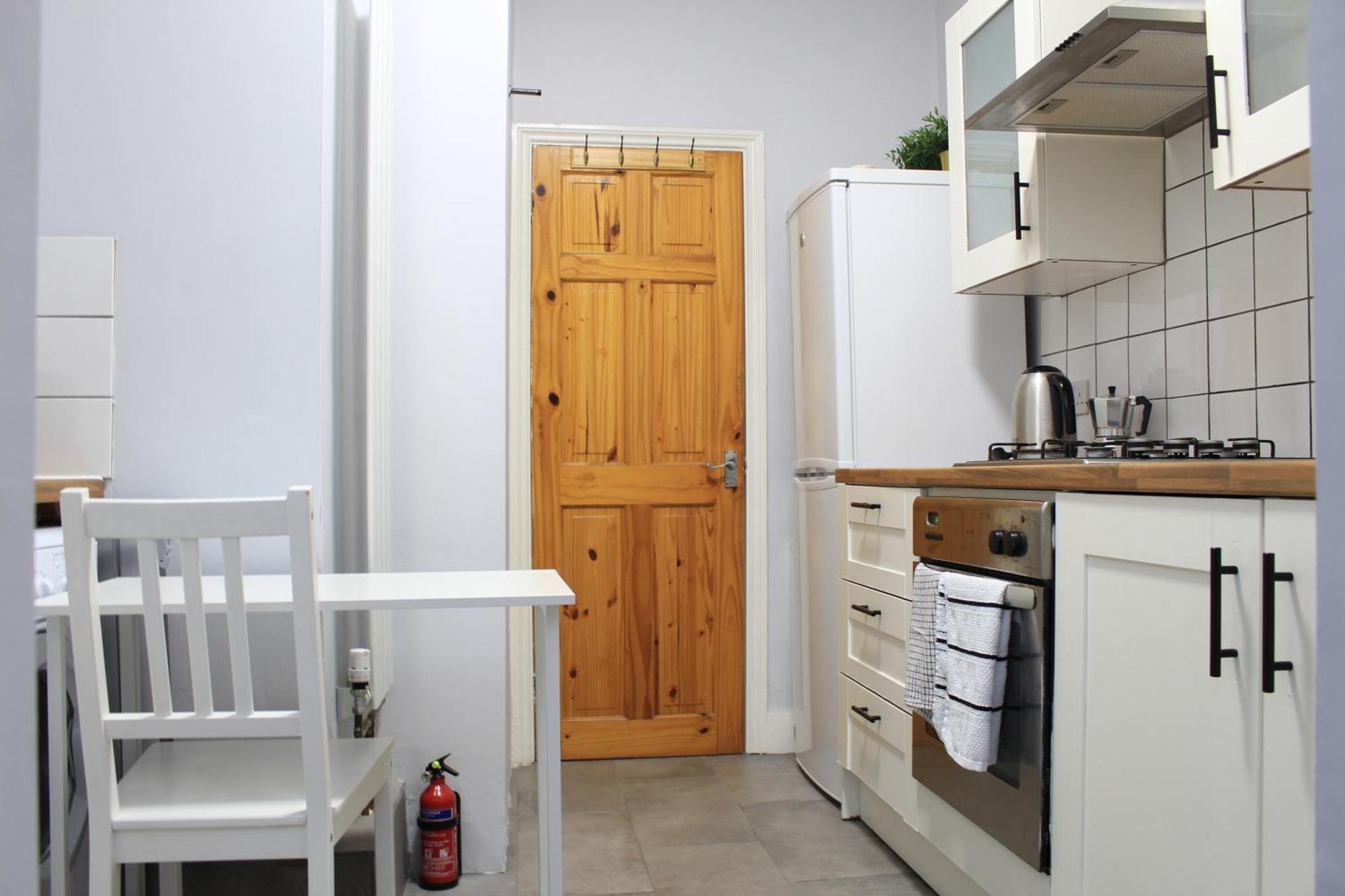 Modern Ground Floor Flat - 15 Min To Central * Londen